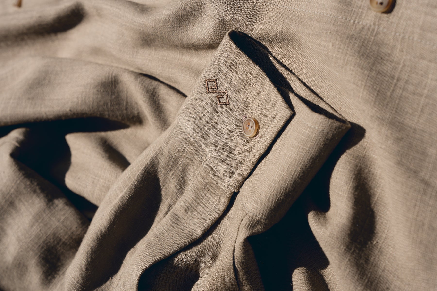 THE HEALTH BENEFITS OF WEARING NATURAL FABRICS AND LIGHT COLOURS