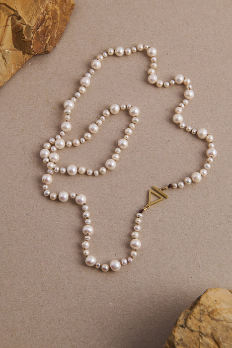 THE HYADES NECKLACE NATURAL EMBODIED